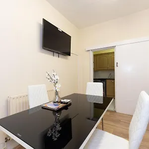 Homestay Barking Road Comfy House, London